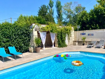 Piscine de l'établissement Aux Agapanthes, Chambres d'Hôtes charentaises de charme avec piscine ou située à proximité