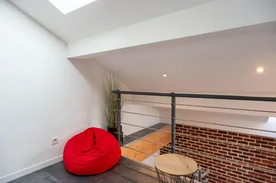 Coin salon dans l'établissement Loft Angouleme Gare 6 pers , WIFI ,TV , centre ville, calme