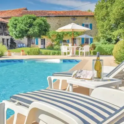 Amazing Home In Suaux
