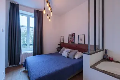 Un ou plusieurs lits dans un hébergement de l'établissement L'Olympe - triplex avec spa et rooftop Classé 4*