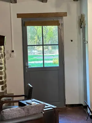 Coin salon dans l'établissement Au cœur du vignoble cognaçais