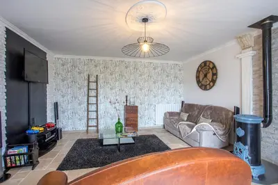 Télévision ou salle de divertissement dans l'établissement L'escapade Vendéenne - Grand jardin 4 chambres