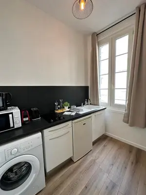 Cuisine ou kitchenette dans l'établissement Le Mirabelle