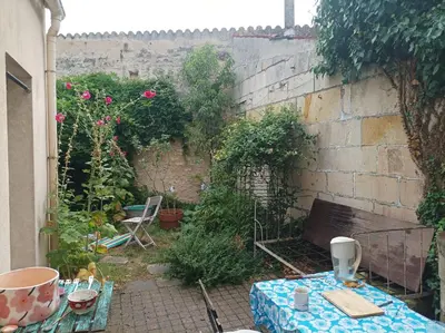 Jardin de l'établissement Maison familiale en centre-ville