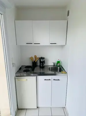 Cuisine ou kitchenette dans l'établissement Studio lumineux & cosy, 3 min du Futuroscope