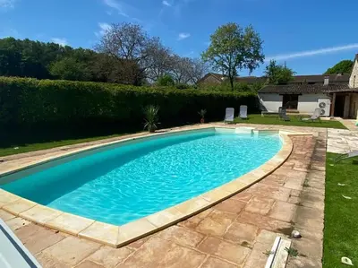 Piscine de l'établissement Gîte du Louvanto ou située à proximité