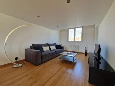 Télévision ou salle de divertissement dans l'établissement Loft central 4 pers. Châtelaillon-Plage/Casino - FR-1-706-26