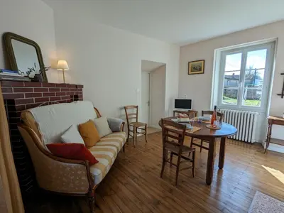 Télévision ou salle de divertissement dans l'établissement Gîte charmant avec jardin privatif, proche des randonnées, totalement équipé et internet fibreбет - FR-1-653-253