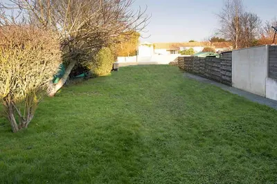 Jardin de l'établissement La Petite Croisée - extérieur et plage