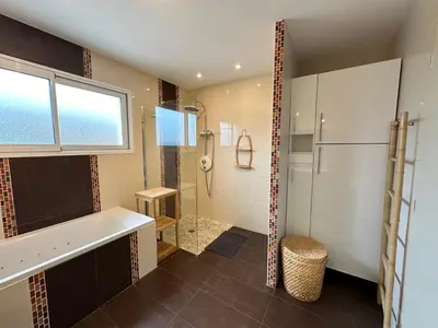 Salle de bains dans l'établissement La Roselière - CDDT