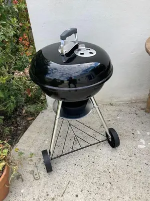 Barbecue disponible mis à disposition des clients de l'appartement