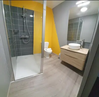 Salle de bains dans l'établissement Hôtel Ecu de france