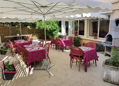 Restaurant ou autre lieu de restauration dans l'établissement Hôtel Ecu de france