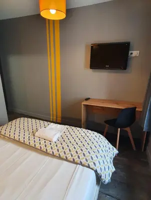 Un ou plusieurs lits dans un hébergement de l'établissement Hôtel Ecu de france