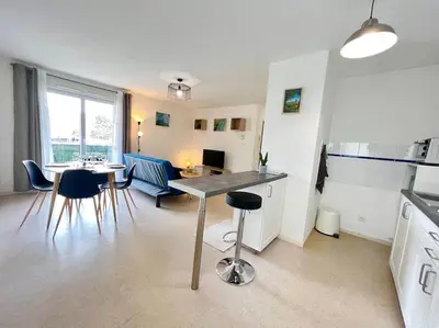 Cuisine ou kitchenette dans l'établissement Le Nirvana ~ Jolie t2 avec Balcon / 2 min du parc