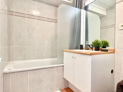 Salle de bains dans l'établissement Le Nirvana ~ Jolie t2 avec Balcon / 2 min du parc