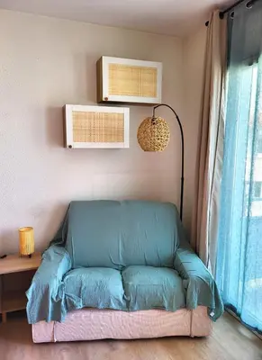 Coin salon dans l'établissement Joli studio confort et lumineux