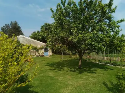 Jardin de l'établissement Appartement de vacances entre mer et campagne