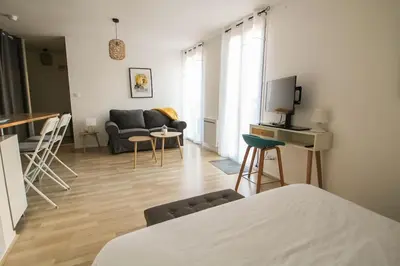 Un ou plusieurs lits dans un hébergement de l'établissement Le St Ausone : Studio Centre Ville/parking
