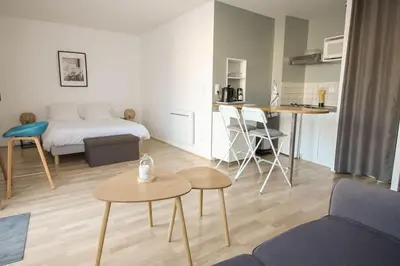 Cuisine ou kitchenette dans l'établissement Le St Ausone : Studio Centre Ville/parking