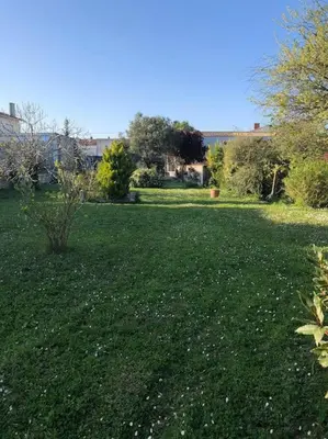 Jardin de l'établissement Maison à 10’ à pieds du port de La Rochelle