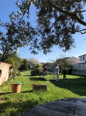 Jardin de l'établissement Maison à 10’ à pieds du port de La Rochelle