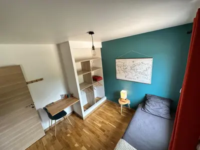 Coin salon dans l'établissement Chambre privée au calme - Proche gare - Parking gratuit