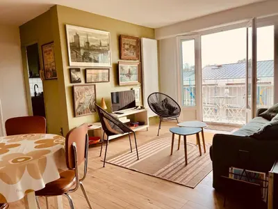 Coin salon dans l'établissement Champs de mars Appartement 1 chambre proche centre ville, balcon et parking