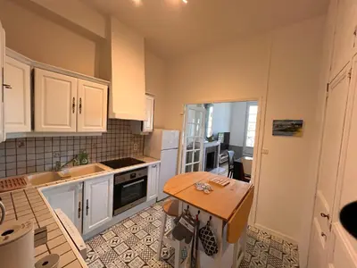 Cuisine ou kitchenette dans l'établissement La Colbertine - Charming Apartment in Place Colbert