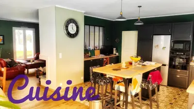 Cuisine ou kitchenette dans l'établissement Maison de famille