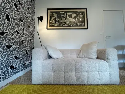 Coin salon dans l'établissement Bel appartement, Oiseau 1