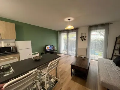 Cuisine ou kitchenette dans l'établissement Appartement cosy au calme avec jardin et parking