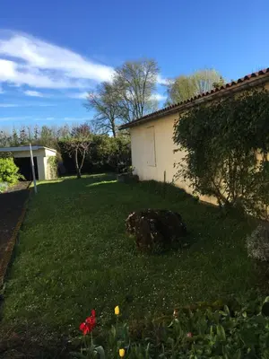 Jardin de l'établissement Agréable maison