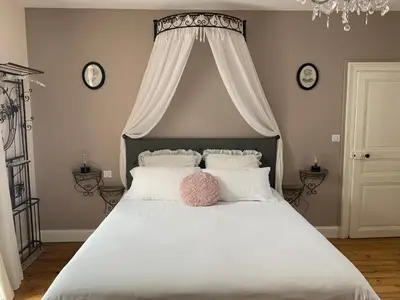 Un ou plusieurs lits dans un hébergement de l'établissement The Cool Lounge à Coulonges - Charente