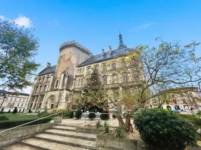 Plan de l'établissement Maison lumineuse avec terrasse en plein centre