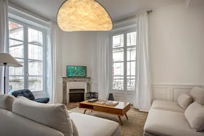 Télévision ou salle de divertissement dans l'établissement Appartement entier avec place de parking