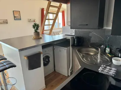 Cuisine ou kitchenette dans l'établissement ღ L'Entr'Act • Au cœur de ville et du vieux Port