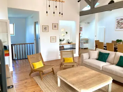 Coin salon dans l'établissement Duplex : la Chouette d'Or