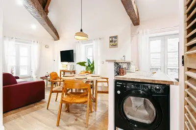 Cuisine ou kitchenette dans l'établissement Élégance Rochelaise avec Terrasse