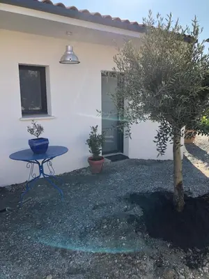 Jardin de l'établissement Le Logis de Niort Appart hôtel Suite de 34m2