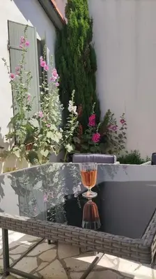 Jardin de l'établissement 2 pas de la mer sans vis à vis
