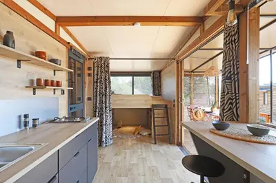Cuisine ou kitchenette dans l'établissement Camping Le Marais Sauvage