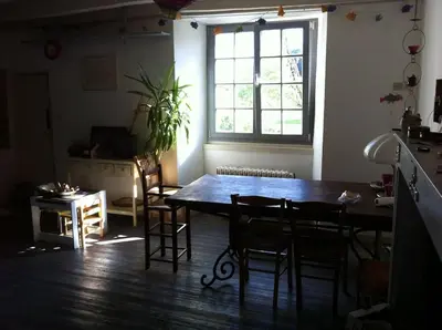 Plan de l'établissement Maison d'artistes jolie et atypique à Vivonne
