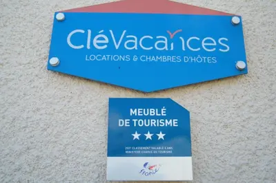 Certificat, récompense, panneau ou autre document affiché dans l'établissement Demain l'Océan Hyper-centre La Rochelle - Sans le Kit linge ni ménage