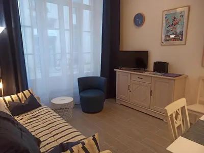 Télévision ou salle de divertissement dans l'établissement Demain l'Océan Hyper-centre La Rochelle - Sans le Kit linge ni ménage
