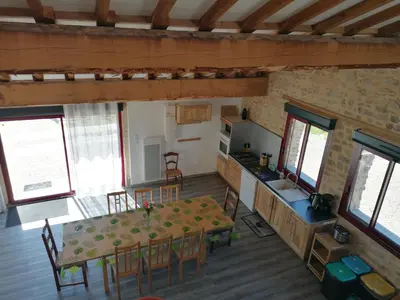 Cuisine ou kitchenette dans l'établissement Gite Le marronnier - Parthenay - 10 personnes - Gite à la campagne à 3 kms du centre-ville