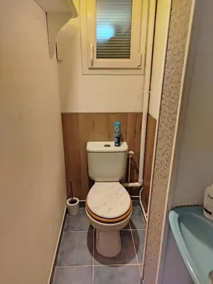 Salle de bains dans l'établissement Face à la mer