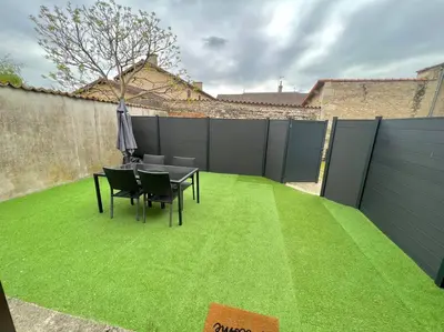 Jardin de l'établissement Le Napoli, superbe T2 à 5 min du Futuroscope