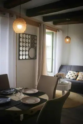 Coin salon dans l'établissement Appartement lumineux de 35m² en centre-ville