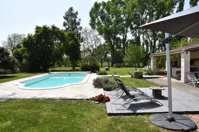Piscine de l'établissement Damvix Chambre d hôtes La Barbée ou située à proximité